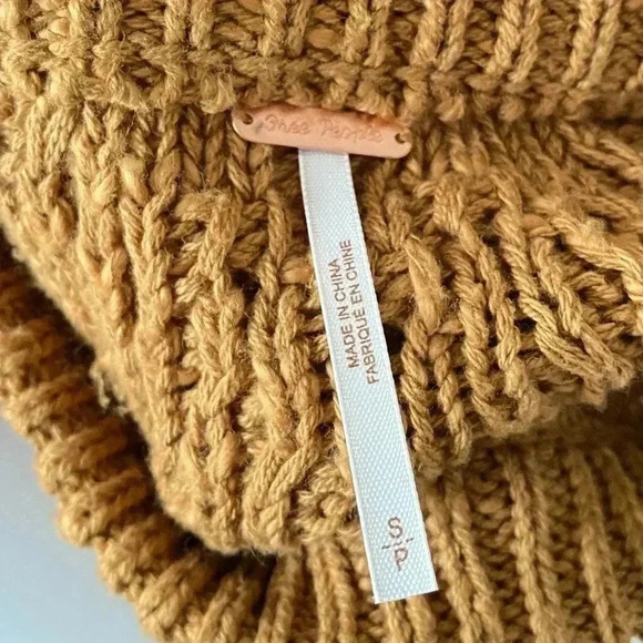 NWT Free People Isla Cable Stitch Tunic Sweater in Spice Cake Brown Size Small - Picture 3 of 5